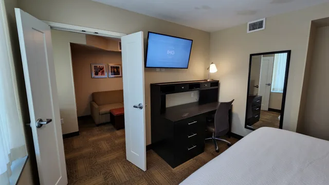 جناح بسرير كينج بغرفة نوم واحدة، Staybridge Suites Denver Downtown 4/7