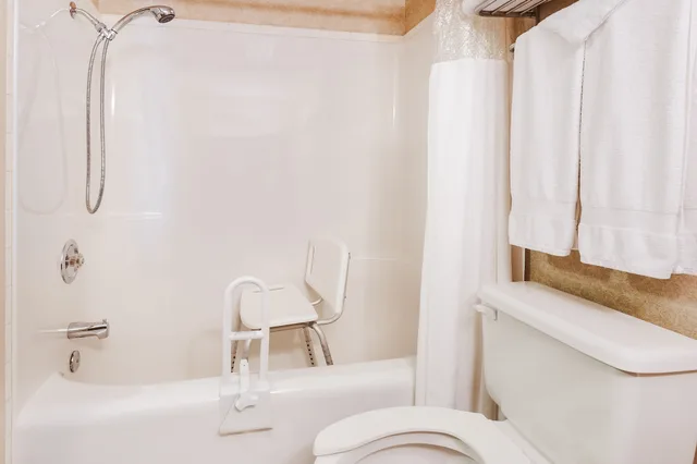 غرفة قياسية بسريرين كوين لذوي الإعاقة، Stony Plain Inn & Suites 7/8