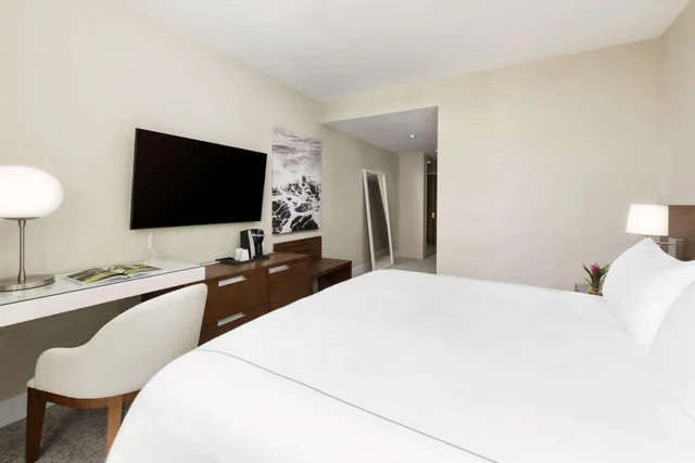 Room, King Bed, The Altair Hotel Bay Harbor Miami 2/3