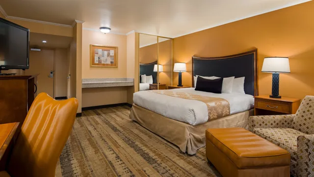 Standard, King Bed, Balcony, Best Western Plus Royal Oak Hotel 3/7