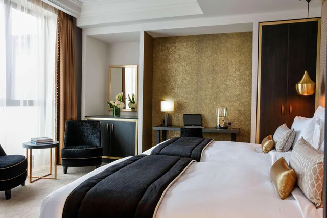 غرفة قياسية بسريرين منفصلين، Niepce Paris Curio Collection By Hilton 1/1
