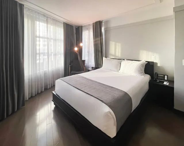 غرفة بسرير كينج، The Tillary Hotel Brooklyn 1/2