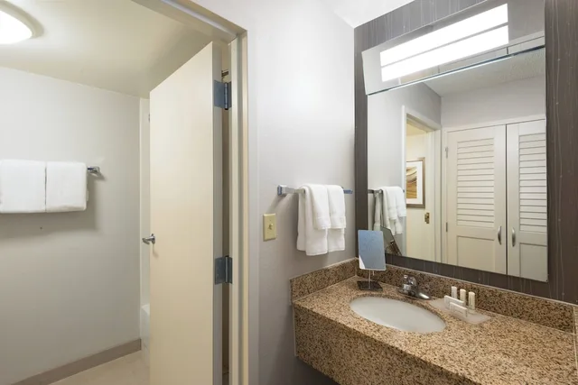 غرفة بسرير كينج مع أريكة، Courtyard Harlingen 3/3