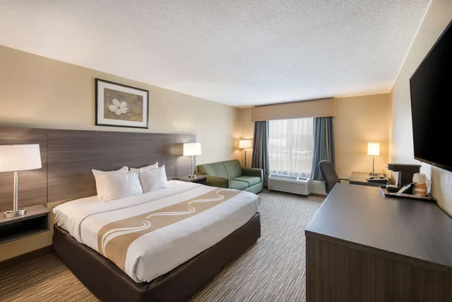 غرفة بسرير كينج، Quality Inn and Suites Fishkill South Near I-84 3/6