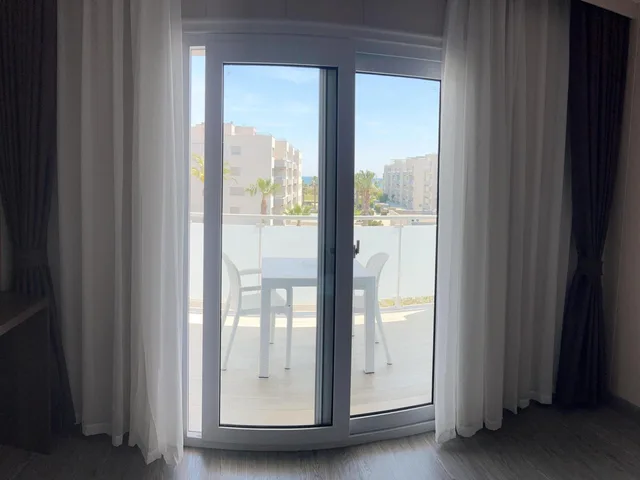 غرفة ديلوكس بسرير مزدوج بإطلالة على البحر، Hotel Nueva Europa 3/5