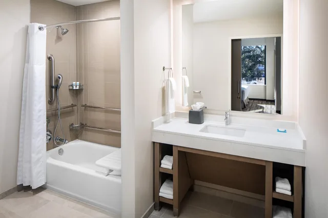 Room, King Bed, Den, Accessible، Hyatt House Tallahassee Capitol - University 3/4