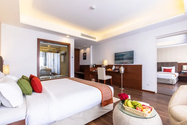 جناح رئاسي بسرير كينج بإطلالة على الجبل بحوض استحمام، Mountain Glory Forest Resort 3/10