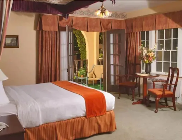 غرفة قياسية بسرير كوين، HISTORIC SANTA MARIA INN 1/5