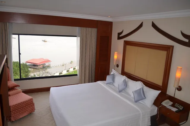 Executive, Suite, King Bed, Cambodiana Hotel 3/10