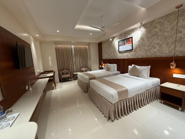 Premium, The Plaza 2/3