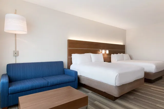 غرفة قياسية بسريرين كوين لذوي الإعاقة، HOLIDAY INN EXPRESS & SUITES CINCINNATI NE - RED BANK ROAD 2/6