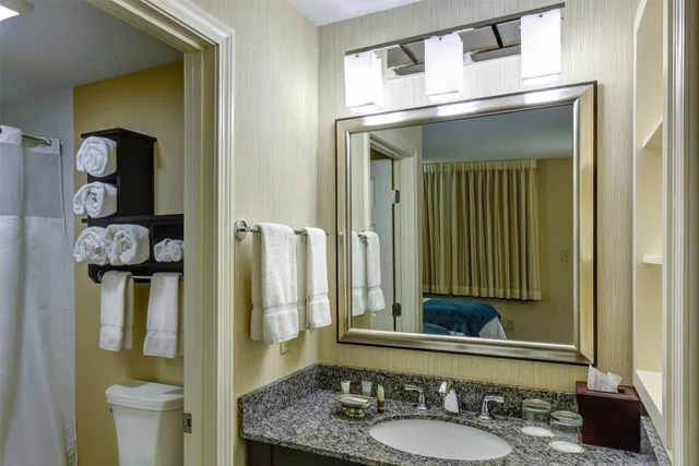 غرفة بسريرين كوين، Port Inn & Suites Kennebunk, Ascend Hotel Collection 2/2