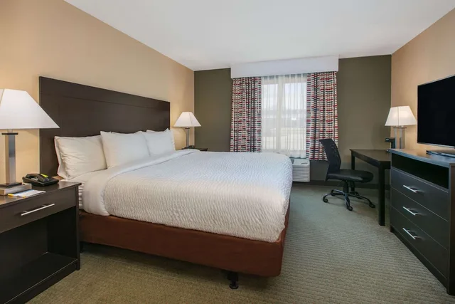 غرفة بسرير كينج لذوي الإعاقة، Days Inn And Suites By Wyndham Florence Jackson Area 2/5