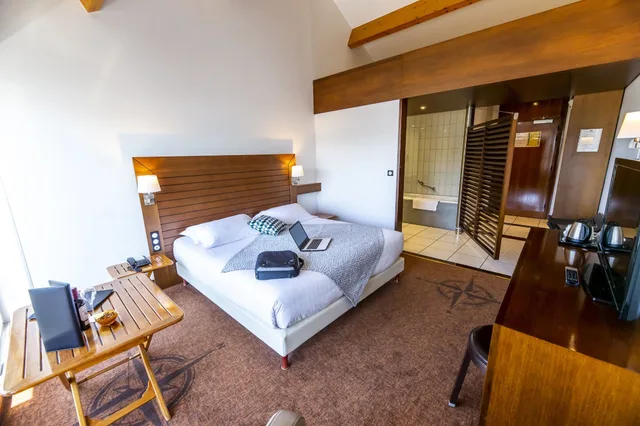 Standard, Queen Bed, Courtyard Area، HOTEL LE GRAND PAVOIS 3/8