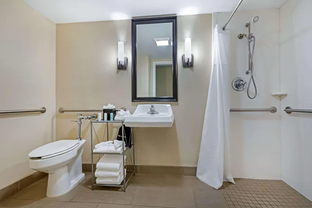 غرفة قياسية بسرير مزدوج، Clarion Hotel Conference Center Lexington North 4/4