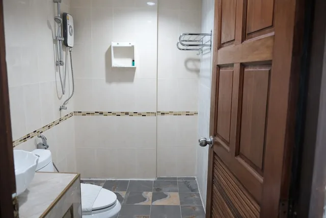 غرفة ديلوكس بسريرين منفصلين، The Beach Front Resort Pattaya 3/3