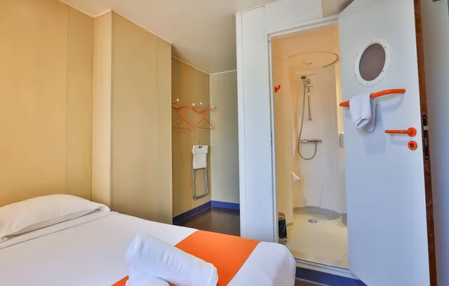 غرفة قياسية بسرير مزدوج، easyHotel Sofia 3/5