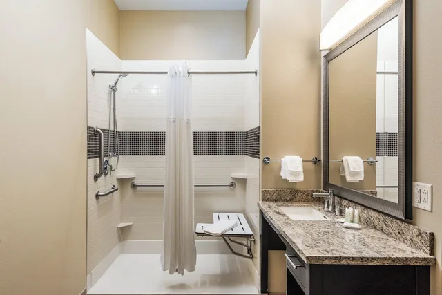 جناح بسرير فردي بغرفتي نوم بمطبخ لذوي الإعاقة، STAYBRIDGE SUITES EAU CLAIRE - ALTOONA 2/2