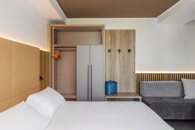 غرفة سوبيريور كبيرة بسريرين منفصلين بشرفة مع أريكة، Hotel Garda 5/10