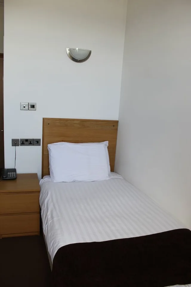 غرفة مفردة بسرير مزدوج، Four Saints Brig Y Don Hotel 1/3