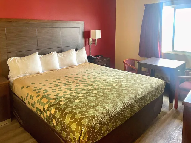 غرفة قياسية بسرير كينج، Econo Lodge Inn & Suites Corning Travel Center 4/4