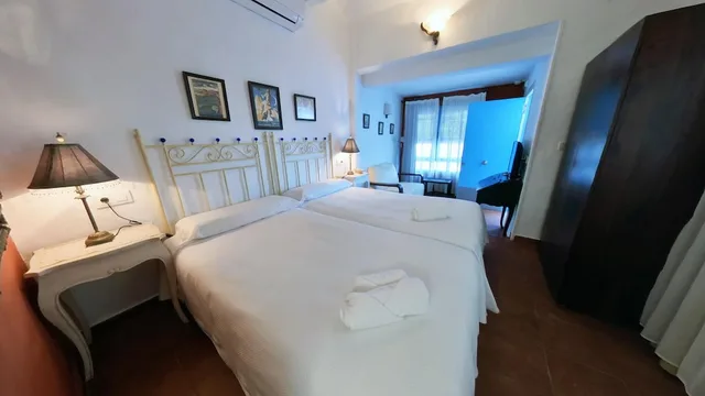 Room, Double Bed, Utopia 4/10