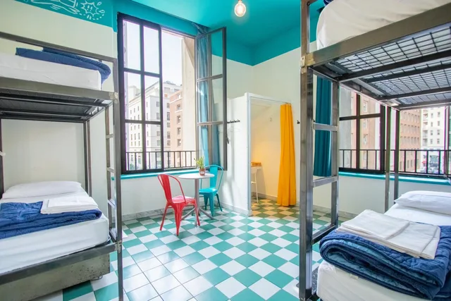 سكن مشترك بأربعة أسرّة للنساء، Ostello Bello Napoli 1/5