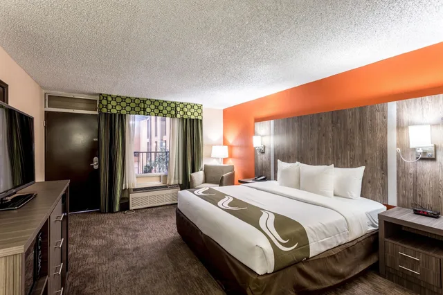 Upgrade, Suite, King Bed، Comfort Inn & Suites Nashville Downtown - Stadium 1/7
