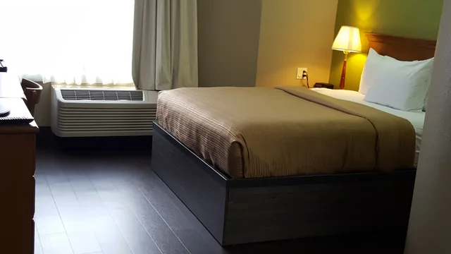غرفة قياسية بسرير كوين، Rodeway Inn Tuscaloosa near University 6/10