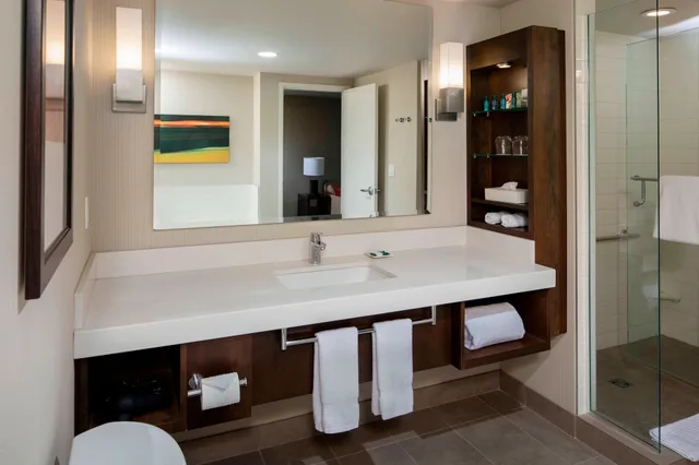 غرفة بسريرين كوين، Delta Grand Okanagan Resort 6/6