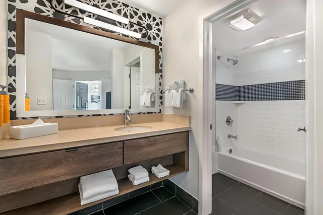 1 Bedroom, Suite, King Bed, Sofa, Pool Area، Sonesta ES Suites Orlando Lake Buena Vista 6/6