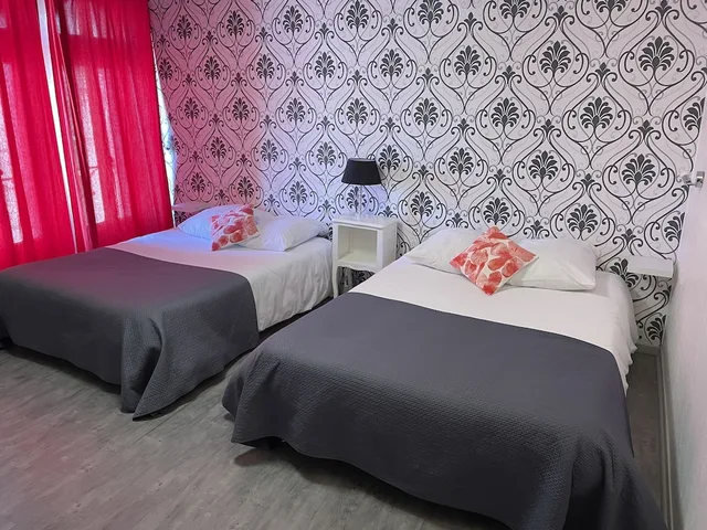 Room, Quadruple, Double Bed, Au Chapon Fin 7/10
