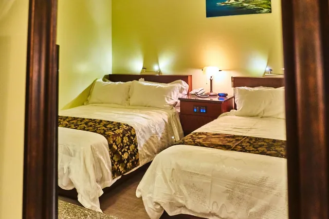 غرفة قياسية بسرير مزدوج وسرير فردي، Serenti Hotel 4/10
