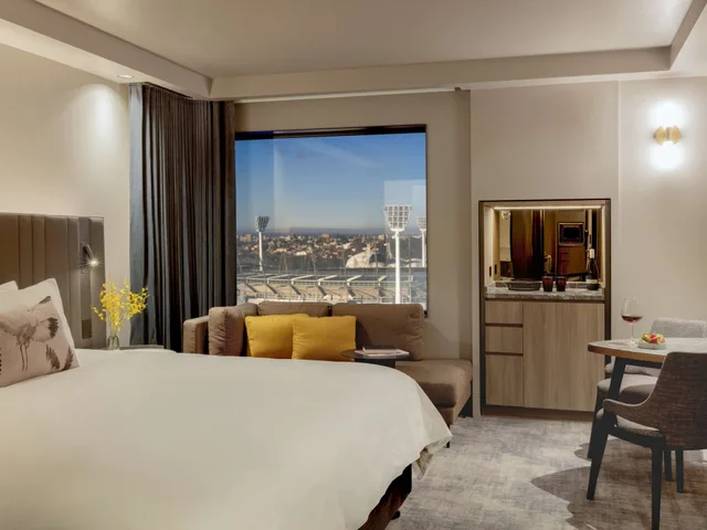 Deluxe, Executive, King Bed, Club Lounge Access, High Floor, Pullman East Melbourne 1/10