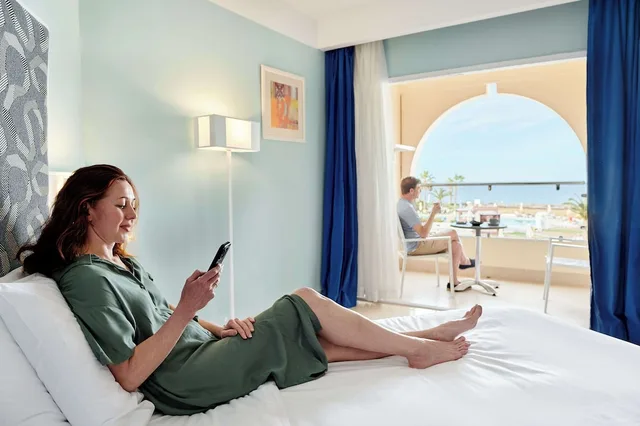 غرفة بسريرين منفصلين وسرير كينج بإطلالة على البحر، Iberostar Selection Diar El Andalous 3/8