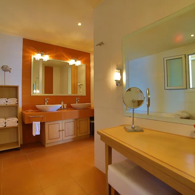 جناح، Akrotiri Beach - Adults Only 5/8