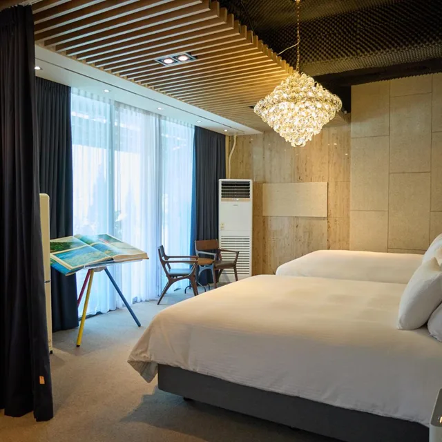 جناح بسريرين مزدوجين بشرفة بمنطقة جلوس، ACUBE HOTEL 5/10