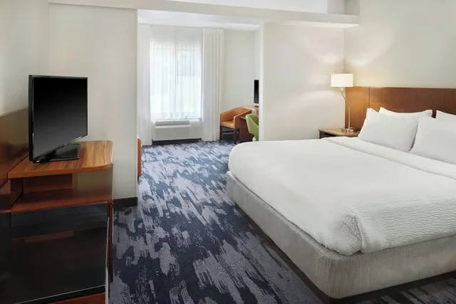Suite, King Bed, Sofa, Fairfield Inn Suites Reading Wyomissing 2/6
