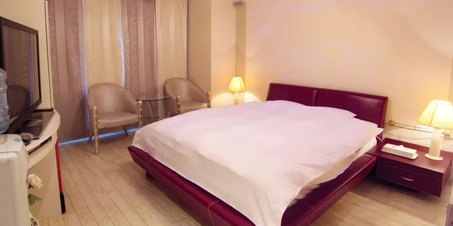 Standard, Queen Bed, V Hotel - Adults Only 7/10