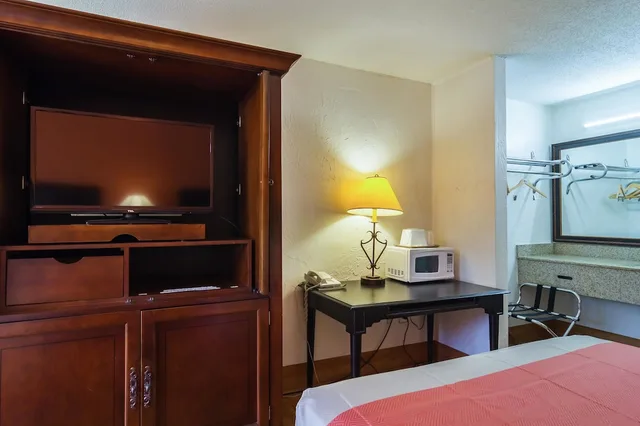 غرفة بسريرين كوين للمدخنين لذوي الإعاقة، Motel6 Townsend, GA 4/6