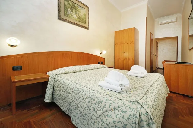 Standard Twin, Hotel Corot 1/10