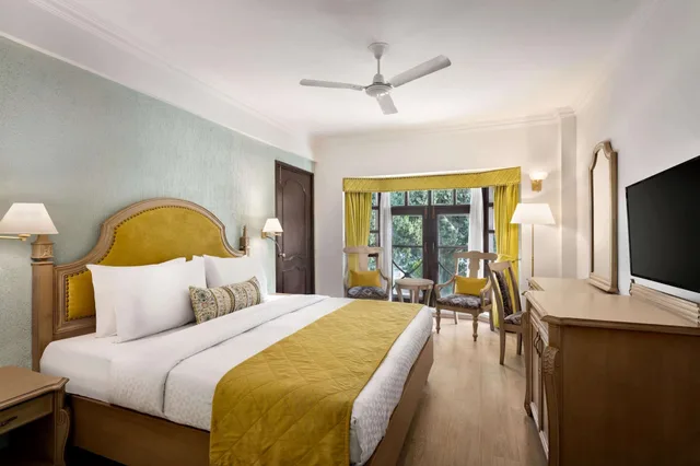 Garden, Queen Bed, Valley View، Ramada By Wyndham Mussoorie Mall Road 2/2