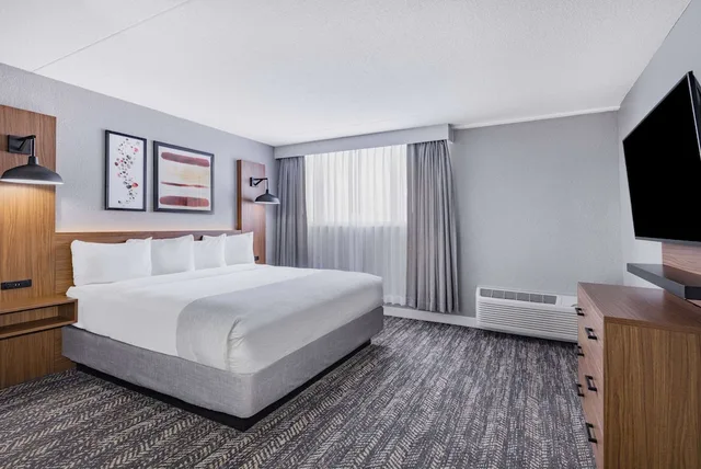 1 Bedroom, Suite, King Bed, Hawthorn Suites by Wyndham Wichita Airport 2/6