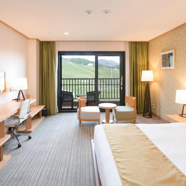 غرفة بسرير كوين بإطلالة على الجبل، Holiday Inn Resort Alpensia Pyeongchang 8/10
