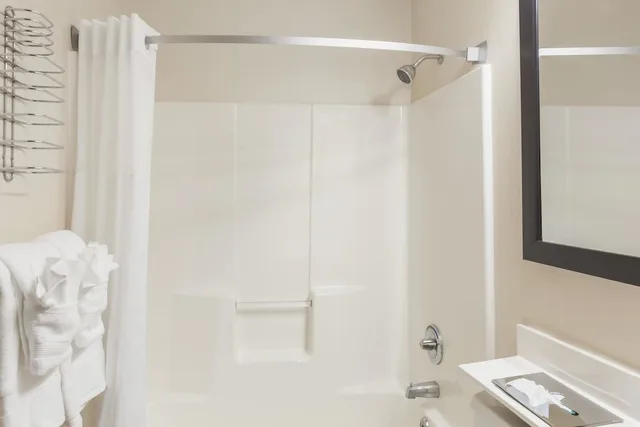 غرفة قياسية بسرير كوين للمدخنين، Super 8 By Wyndham Schenectady/Albany Area 3/3