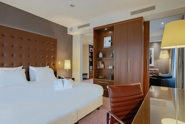 Junior Suite, King Bed, Crowne Plaza Amsterdam South Hotel 1/5