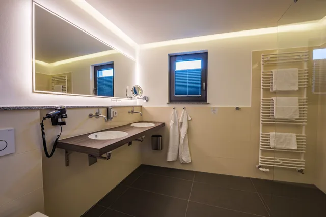 لوفت سوبيريور بسرير كينج بغرفة نوم واحدة بمطبخ، Akzent Hotel Villa Saxer 5/5