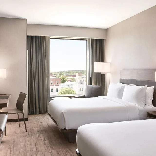 غرفة قياسية بسريرين كوين، AC Hotel by Marriott Columbus Downtown, GA 1/3