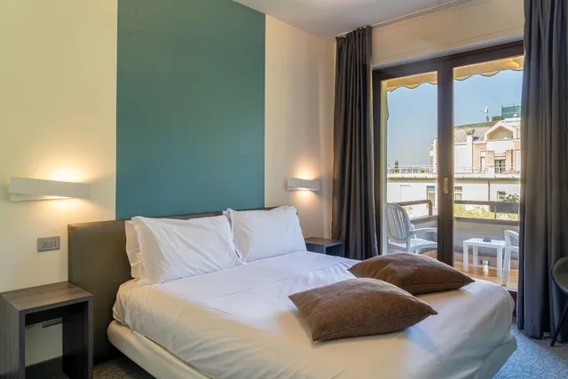 غرفة بسرير مزدوج أو سريرين منفصلين بإطلالة على البحيرة، Hotel Desiree 1/2