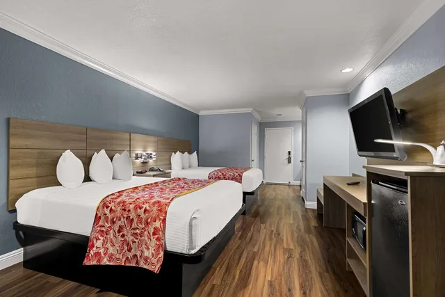 Room, 2 Double Beds, Best Western Moreno Hotel & Suites 3/5